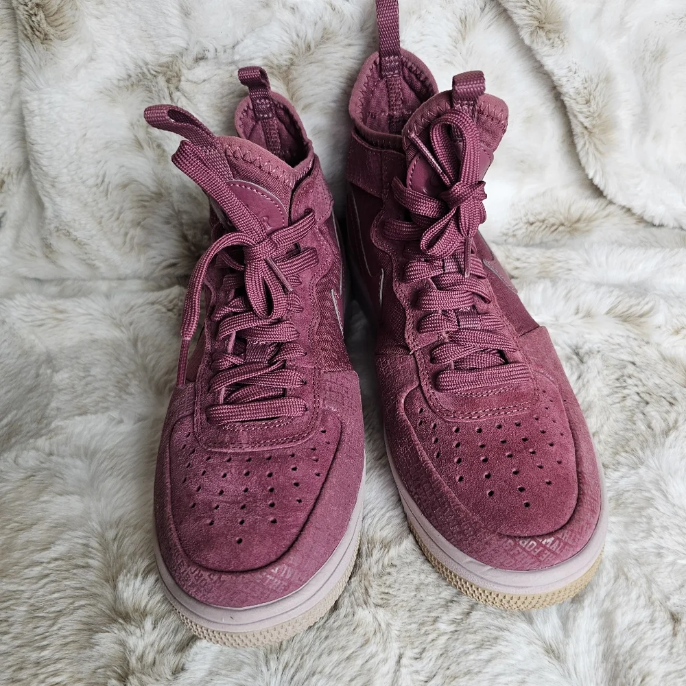 Nike Force is Female Airforce‎ Mid Vintage 6.5